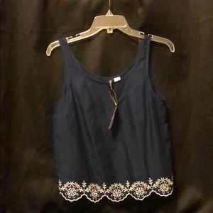 Navy tank with details on bottom
